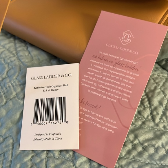 Glass Ladder and Co Tech Roll Organizer - Picture 6 of 8